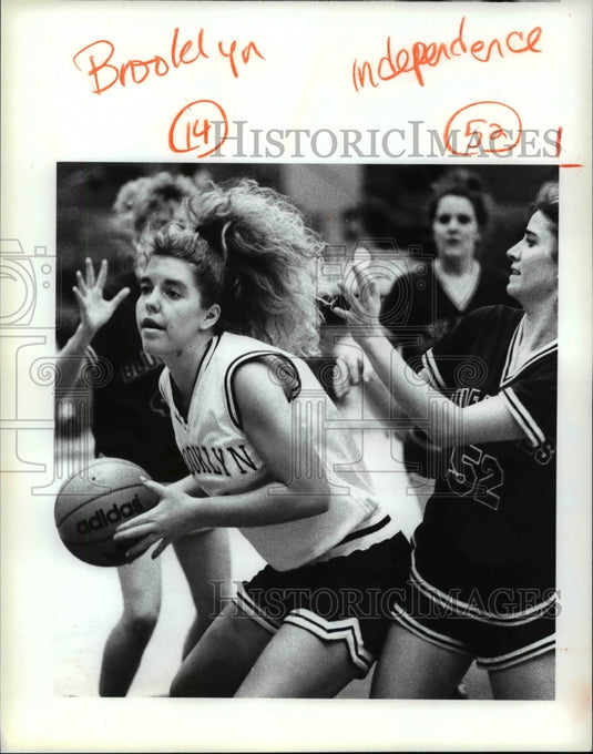 Press Photo Independence #52 Alison Flynn & Brooklyn #14 Beth Esper, Cuyahoga