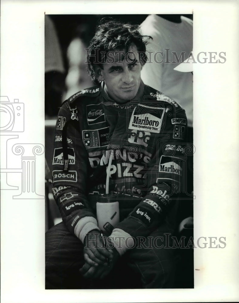 1990 Press Photo Arie Luyendik takes a break after a practice run on saturday- Historic Images