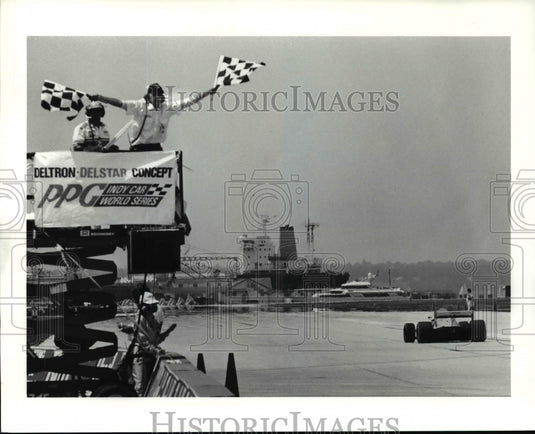 1990 Press Photo Paul Tracy, takes the win at the Budweiser Cleveland Grand Prix- Historic Images