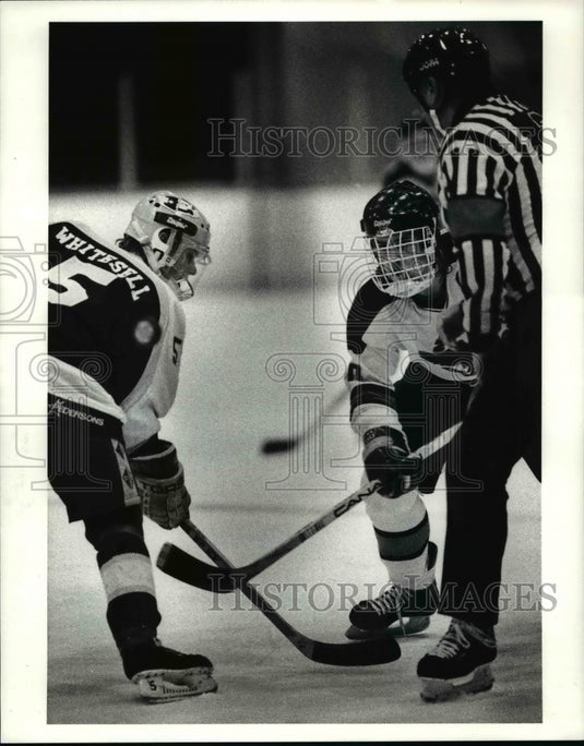 1990 Press Photo St. Edward's Todd Whitesell faces off against Todd Whitesell- Historic Images