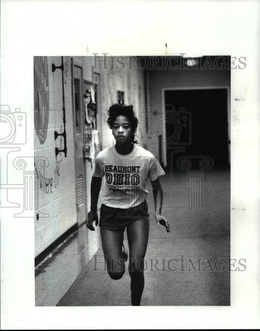 1988 Press Photo Kim Liggins, Beaumont High track team - cvb46415- Historic Images