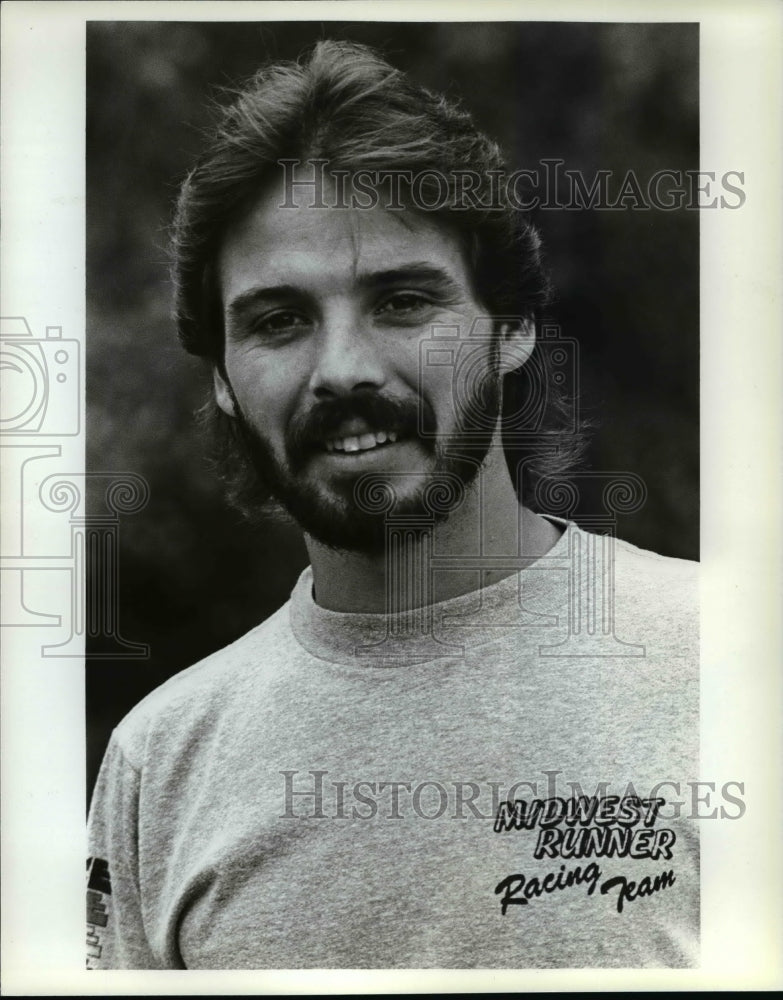 Press Photo Midwest Runner racing Team member - cvb46478- Historic Images