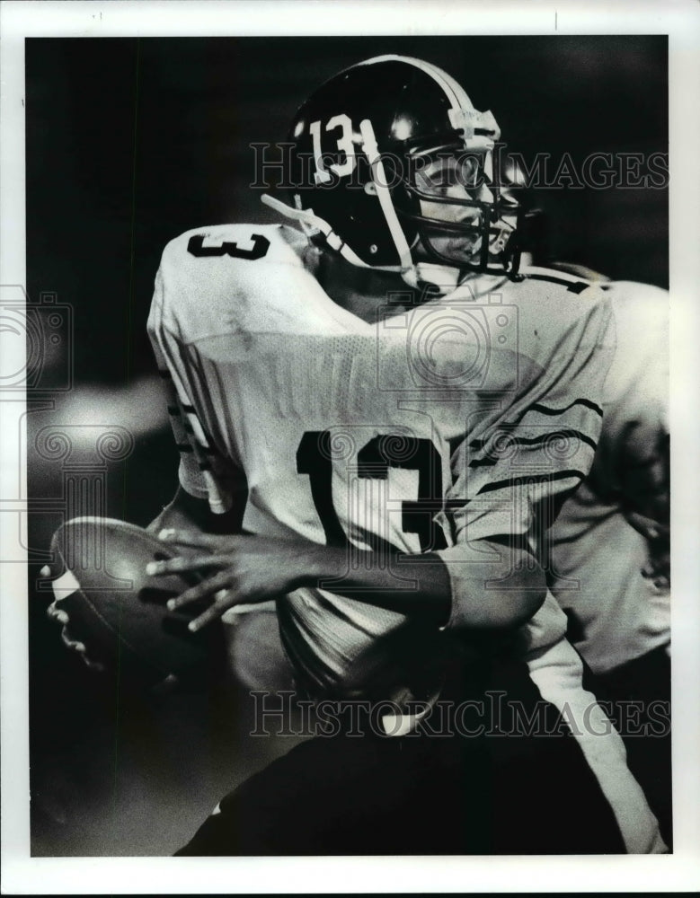 1987 Press Photo James Harris looks for receiver in Heights practice game.
