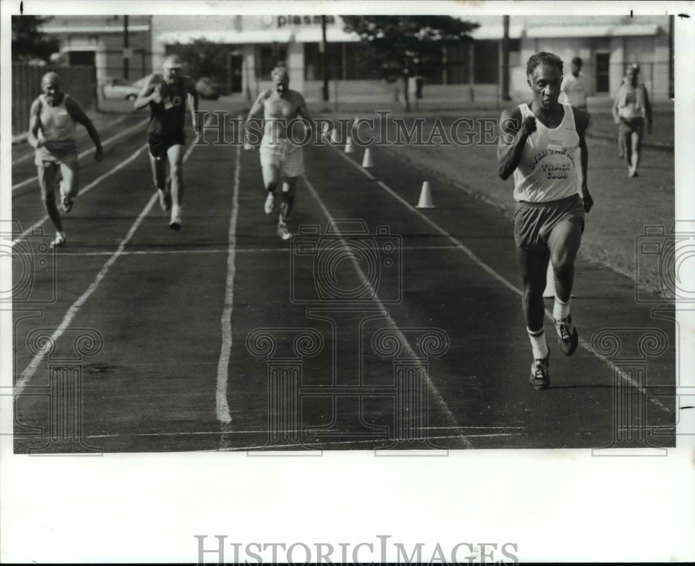 1982 Press Photo William Jordan finished the 220 in 27.0 in Senior Olympics- Historic Images