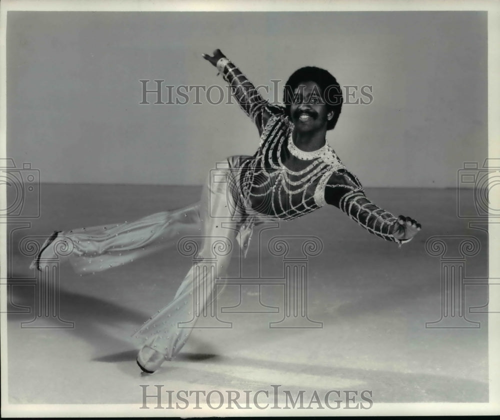 1979 Press Photo Atoy Wilson delights audiences with his boundless energy on ice- Historic Images