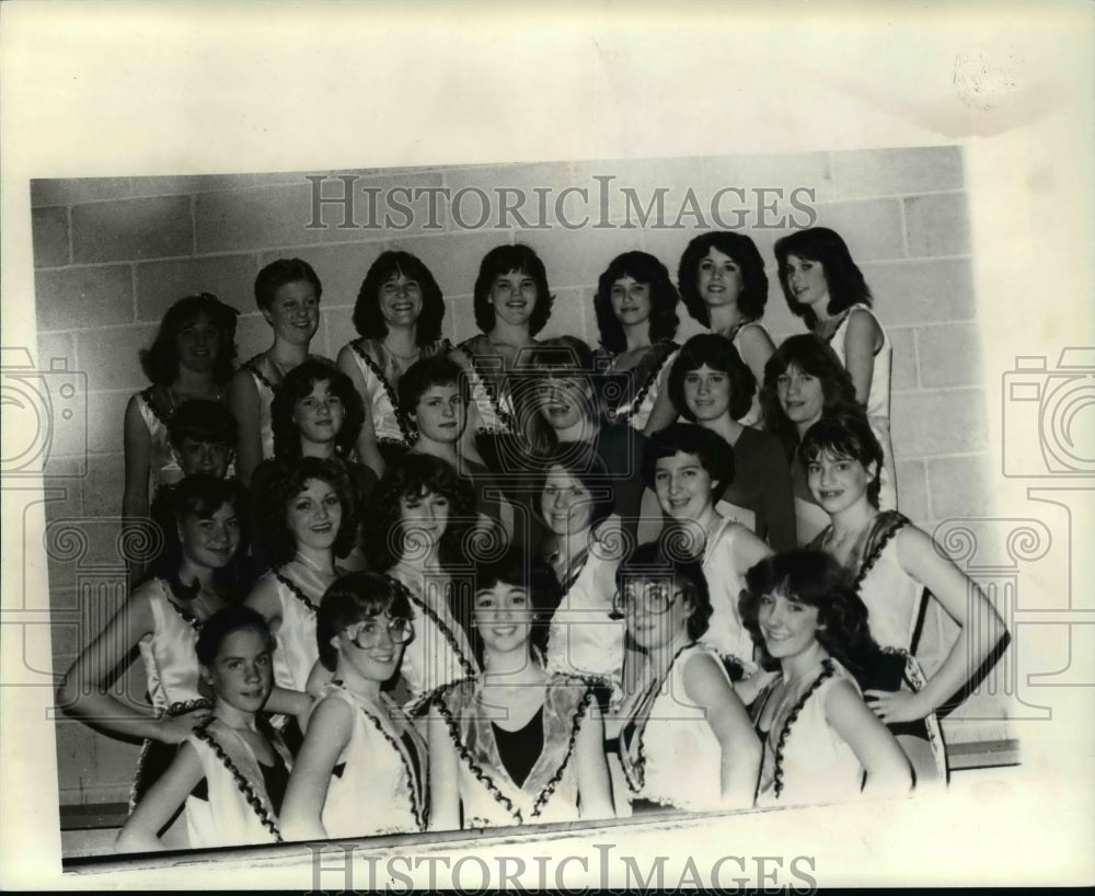 Press Photo Judy Santora with her teammates - cvb47158- Historic Images