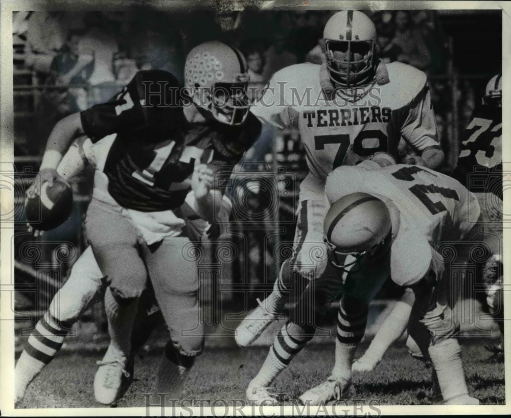 1978 Press Photo John Carroll quarterback John DuBroy rushes for a first down- Historic Images