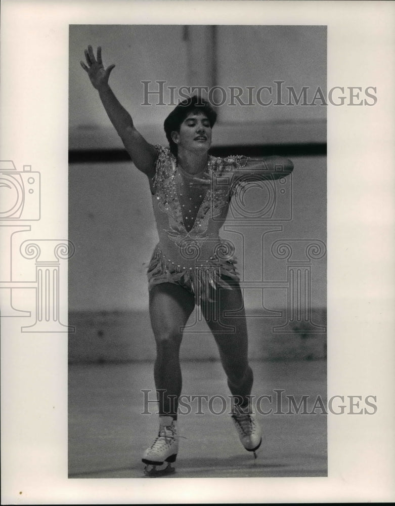 Press Photo Tonia Kwiatkowski skates at the Winterhurst Ice Rink - cvb47301- Historic Images