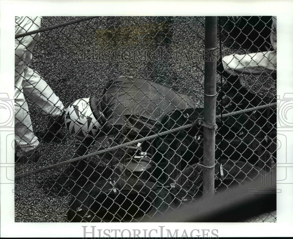 1987 Press Photo Matt McBride hits the wall in the Super Vee Race - cvb47395- Historic Images