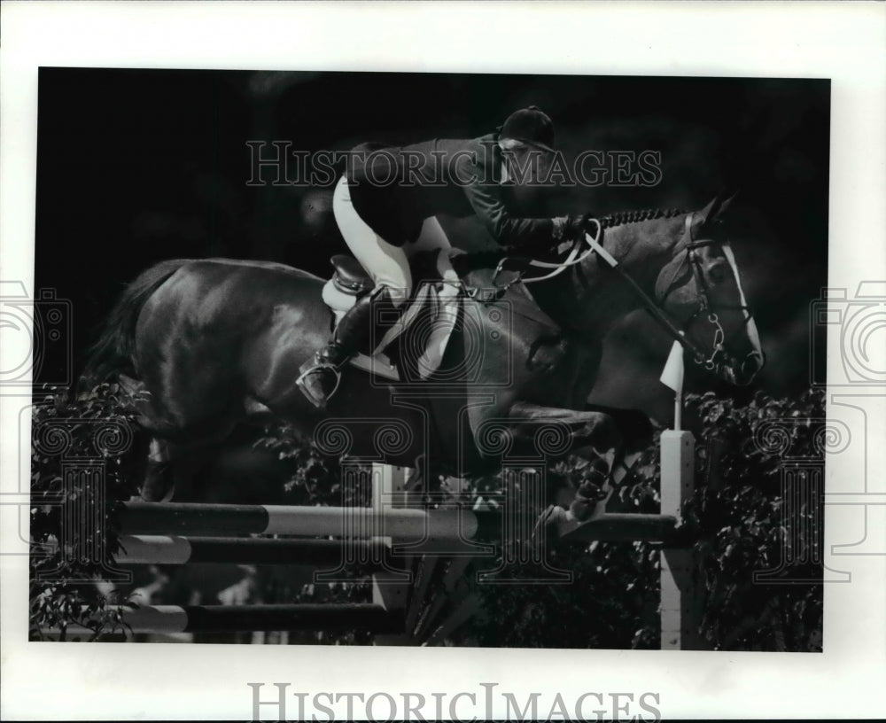 Press Photo Debbie Saffner, Horse, Johnny Walker Arpeggio- Cleveland Grand Prix- Historic Images