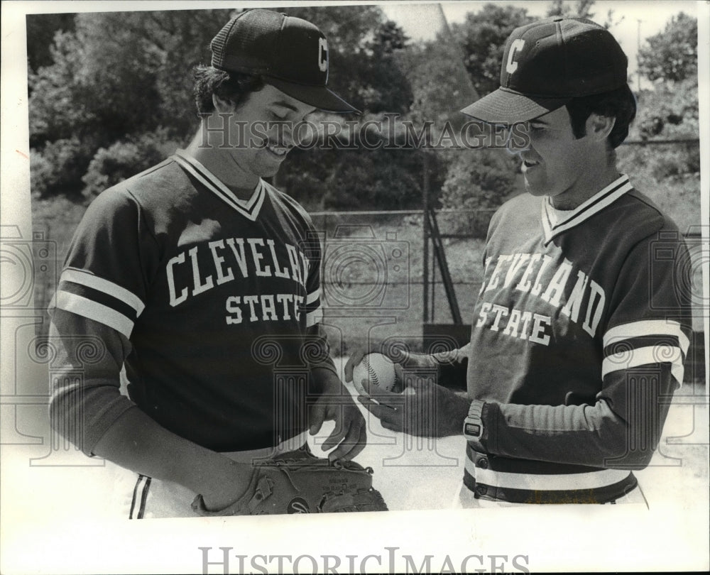 1980 Press Photo Bob Farone with Fernando Arango - cvb47614- Historic Images