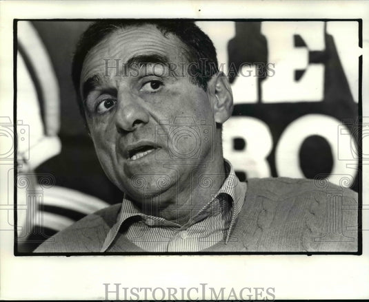 1984 Press Photo Coach Sam at News Conference after loss to N. England- Historic Images