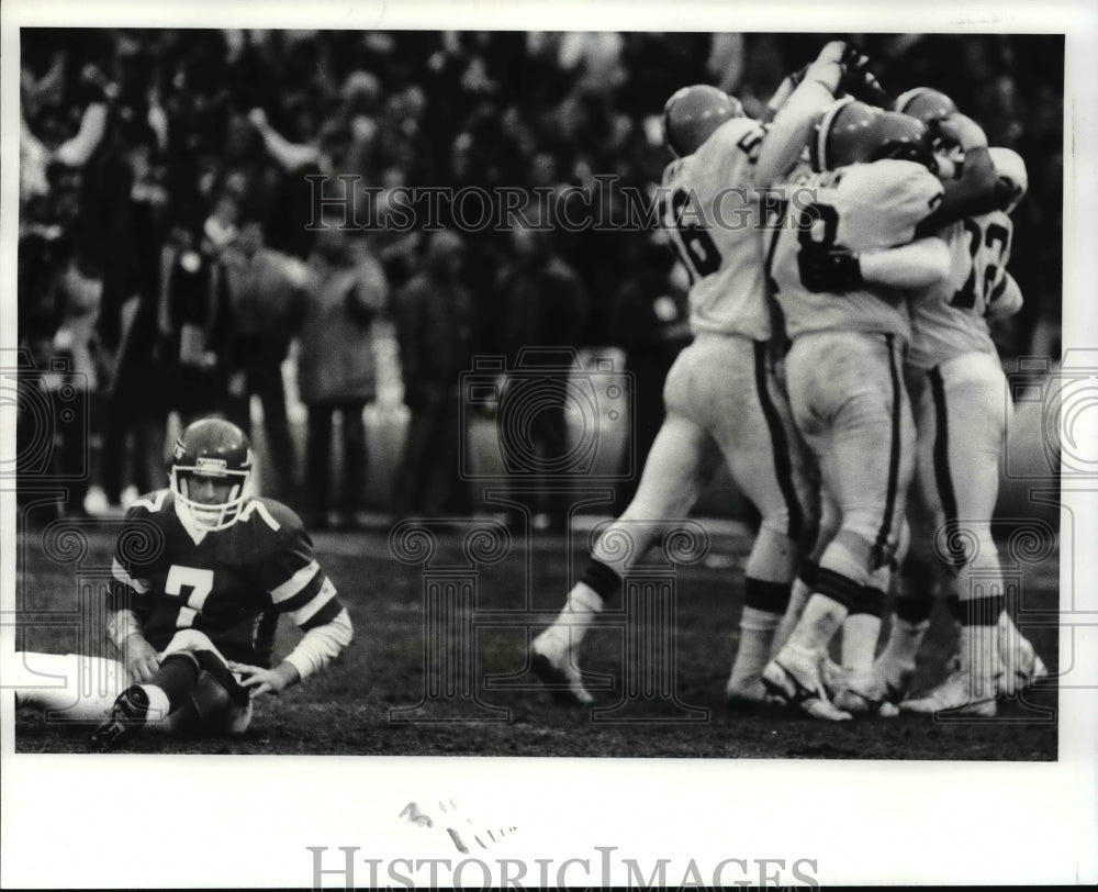 1987 Press Photo The celebration of the Browns Defense on their recent win- Historic Images