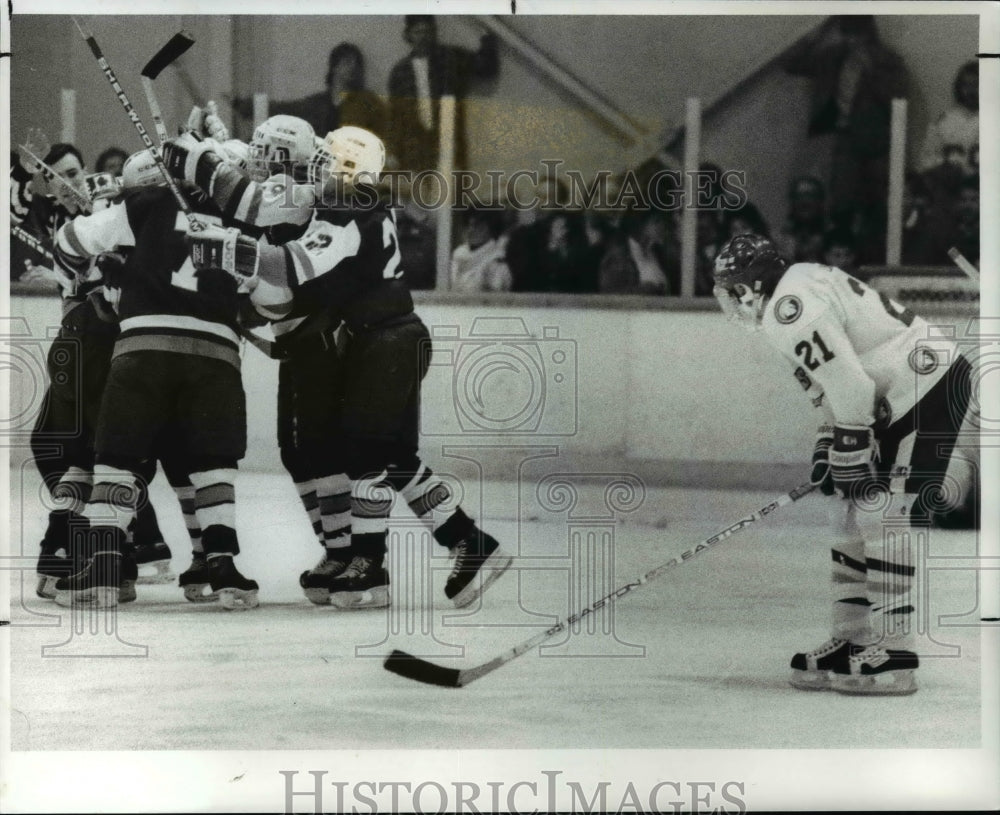 1989 Press Photo Chuck Kurilko as Padua celebrates with his team after 3rd goal- Historic Images