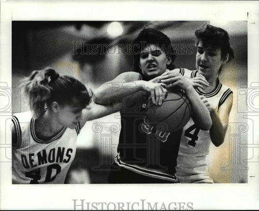 1988 Press Photo Jennifer Psota (L) & Lisa Mogyordy (R) of Westlake - cvb47736- Historic Images