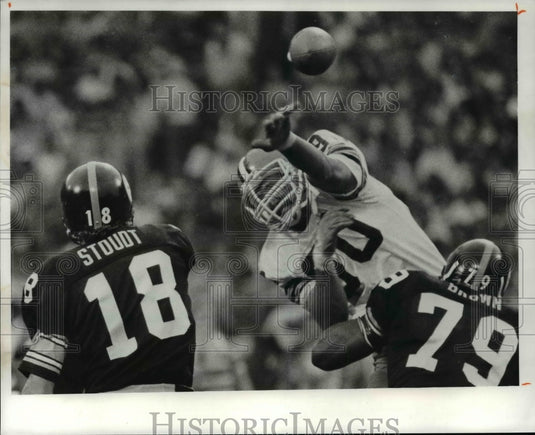 Press Photo Football Action - cvb47754- Historic Images