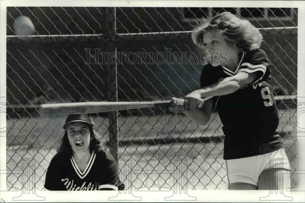 Press Photo Softball player, Renee Scholz-batting - cvb47780- Historic Images