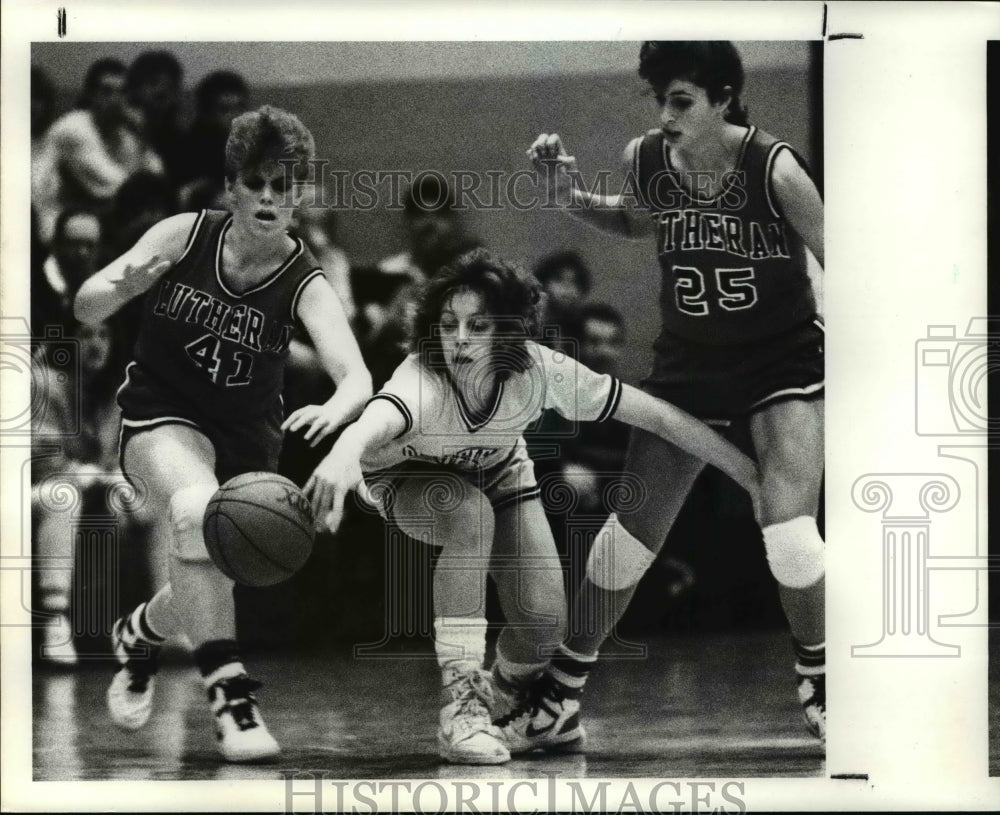 1988 Press Photo Under pressure from Jill Gutheil (41) and Shari Toelke (25)- Historic Images