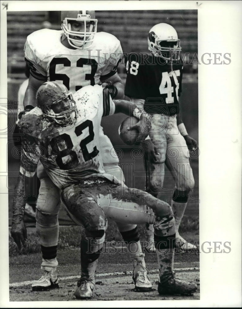 Press Photo Browns Cody Risien picks Danielson up out of the mud - cvb48127- Historic Images