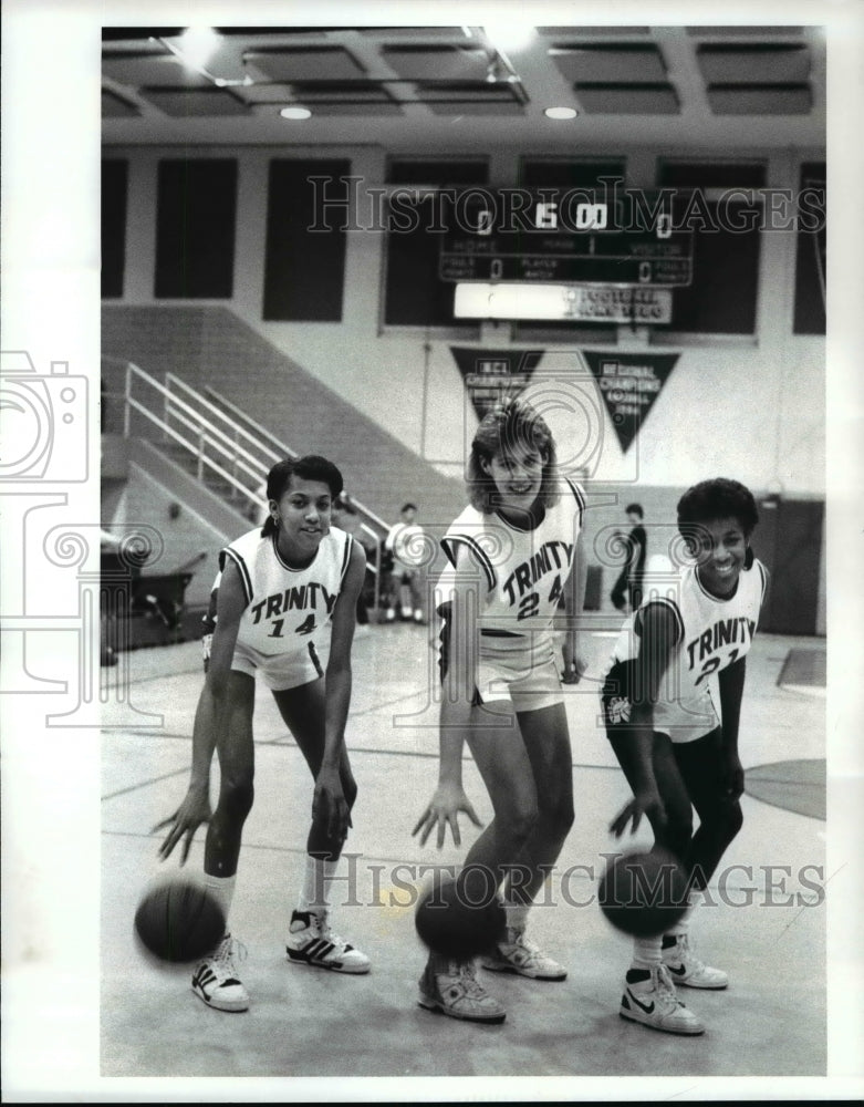 1988 Press Photo Trinity High School basketball girls team-Tucker, Ward, Fortson- Historic Images