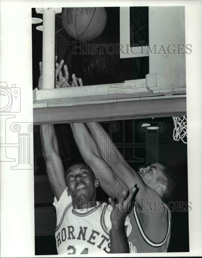 1987 Press Photo Anthony Hewston of John Hay is fouled by Fred McElrath- Historic Images