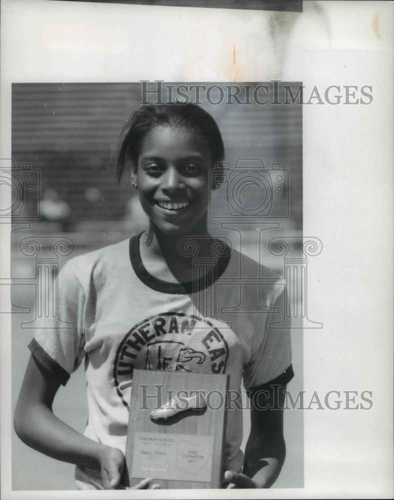 1977 Press Photo Jackie Thompson, Lutheran East High, Track - cvb48427- Historic Images