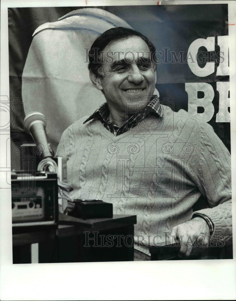 1983 Press Photo Coach Sam Rutigliano - cvb48501- Historic Images