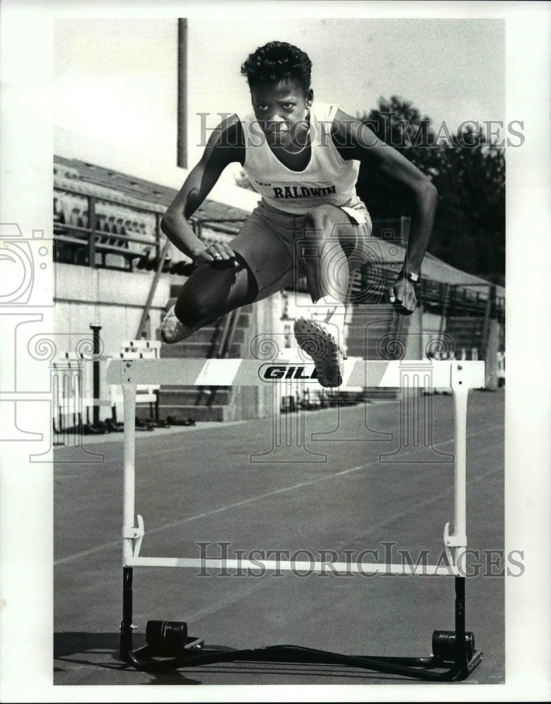 1987 Press Photo Sonya Ming, Baldwin Wallace outstanding track performer- Historic Images