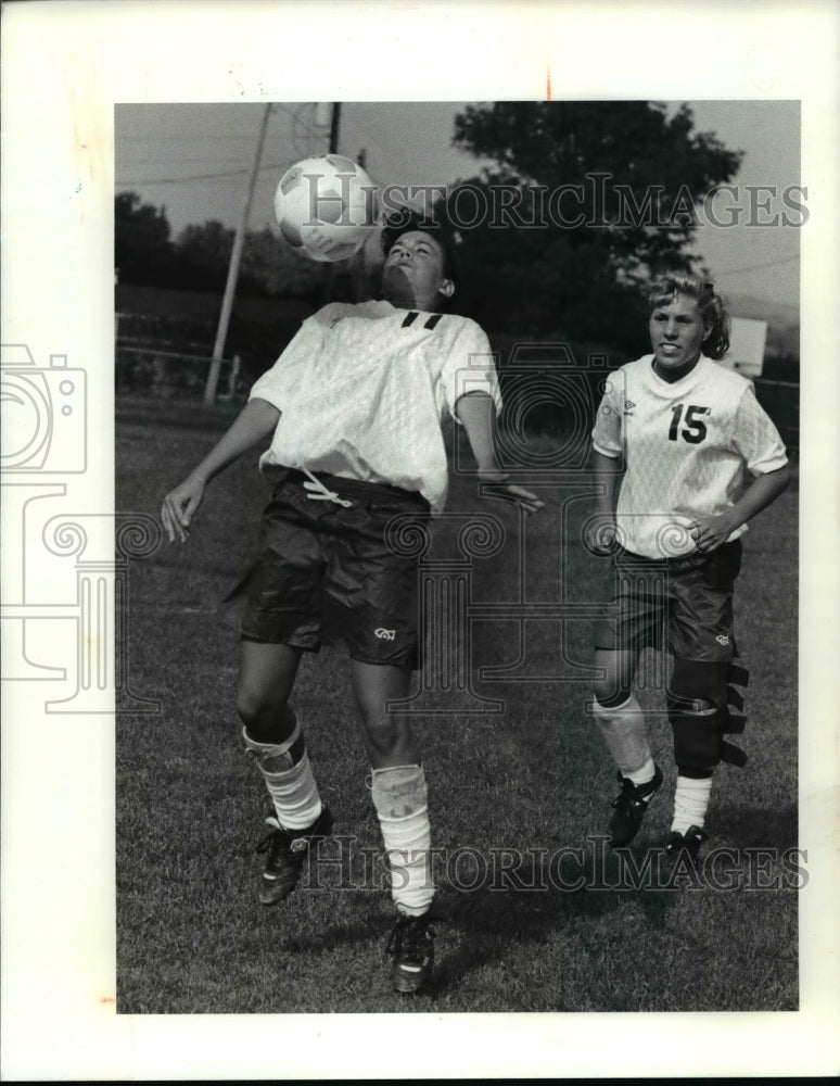 1990 Press PhotoMedina HIgh Soccer Team Girls, (L) Daphine Gregory &amp; Chris Sohar- Historic Images