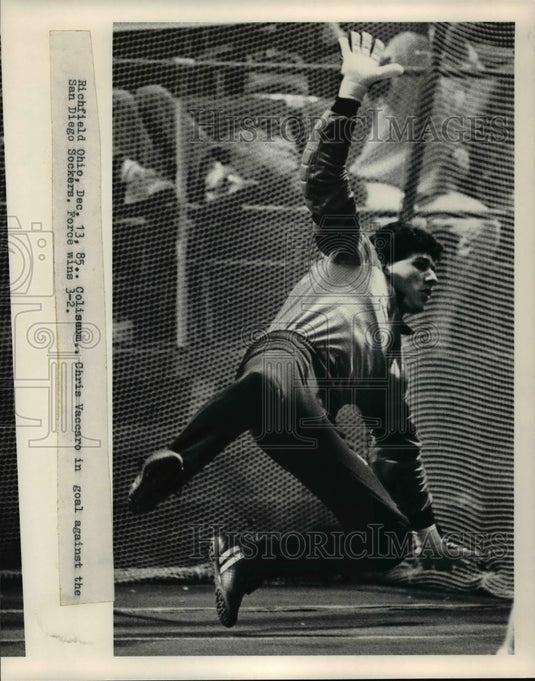 1985 Press Photo Chris Vaccaro in goal against the San Diego Sockers - cvb48985- Historic Images