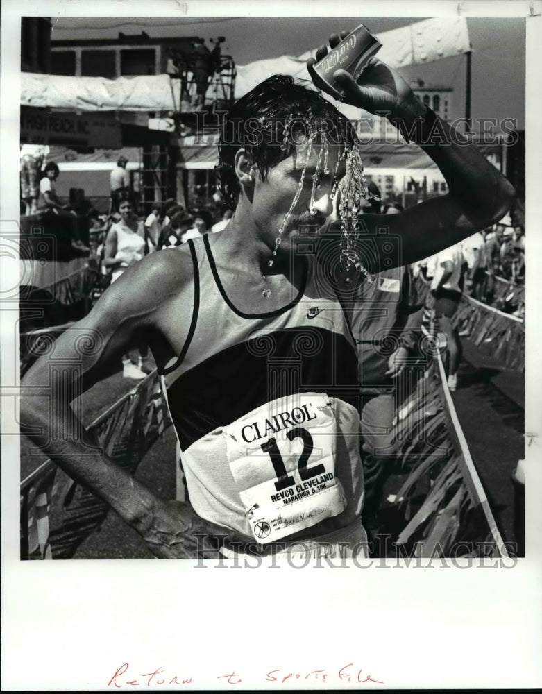 1988 Press Photo Marathon winner, Pablo Vigil cools down after winning- Historic Images