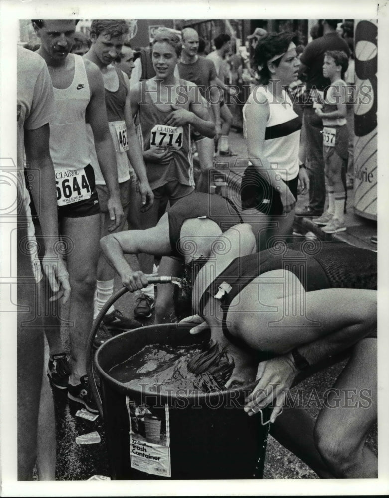 1986 Press Photo Runners in the 10 k cool down at the finish line - cvb49247- Historic Images