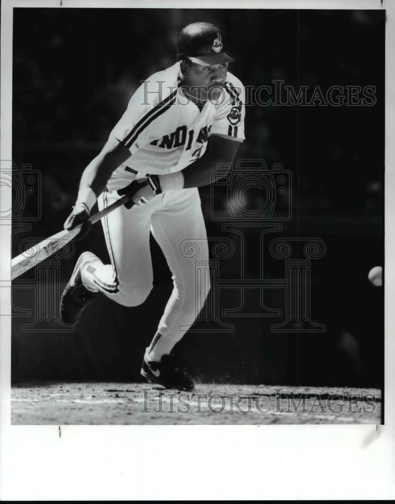 1989 Press Photo Joe Carter Lays Down a Surprise Bunt in the Bottom of 9th- Historic Images