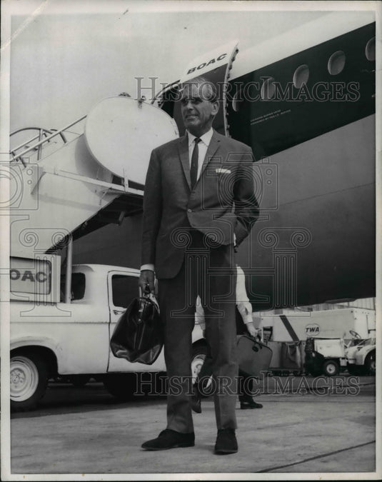 1968 Press Photo Norman Low, Manager & Coach of Cleveland Soccer, Inc.- Historic Images