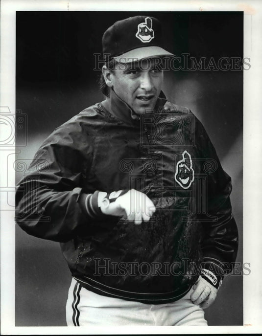 1988 Press Photo Brook Jacoby During Warm-ups at Hi Corbett Field - cvb49556- Historic Images