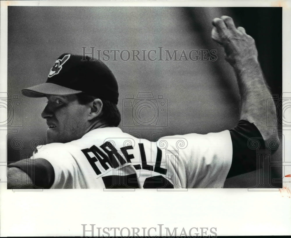 1990 Press Photo John Farrell pitching against Minnesota Twins in first inning- Historic Images