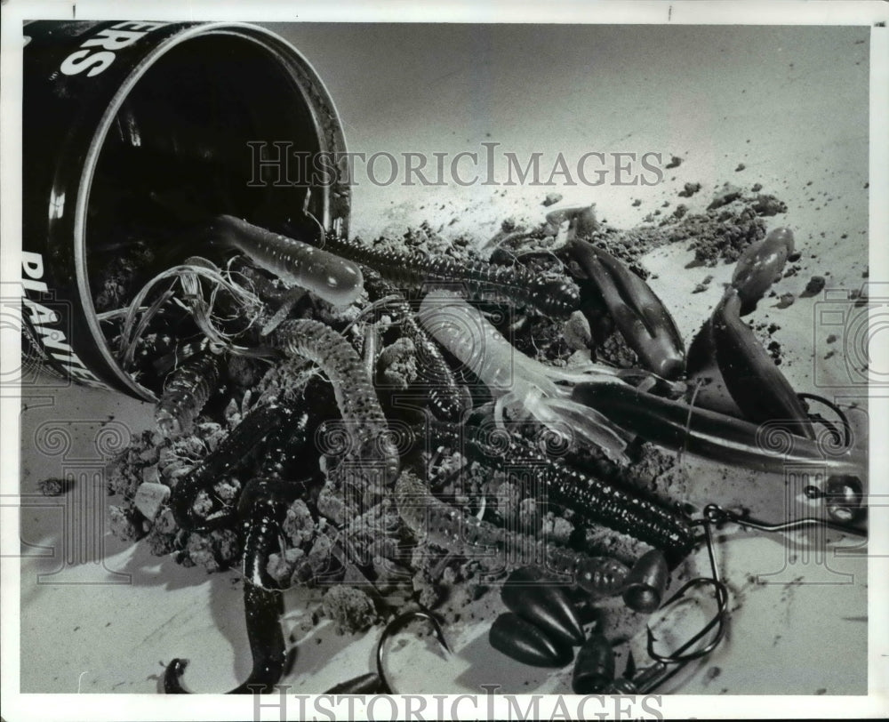 1989 Press Photo Fake Worms - cvb49956- Historic Images