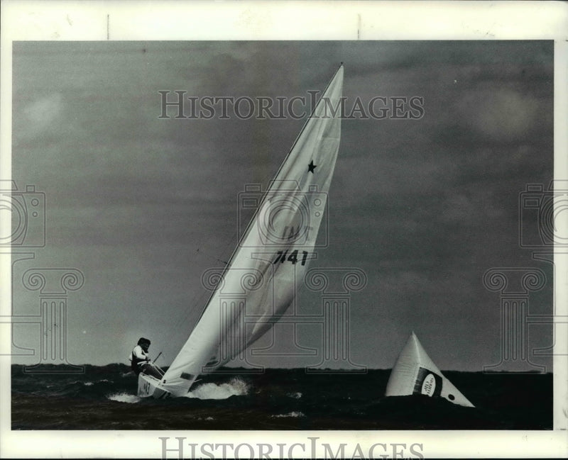 Load image into Gallery viewer, 1990 Press Photo A3 Boat Sails All Alone in Lake Erie - cvb50291
