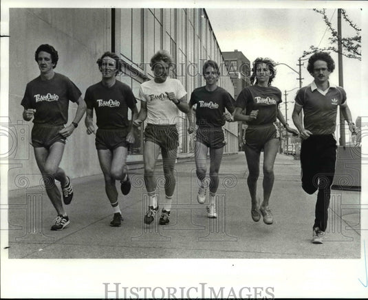 1982 Press Photo Team Ohio Warming Up for Long Distance - cvb50297- Historic Images
