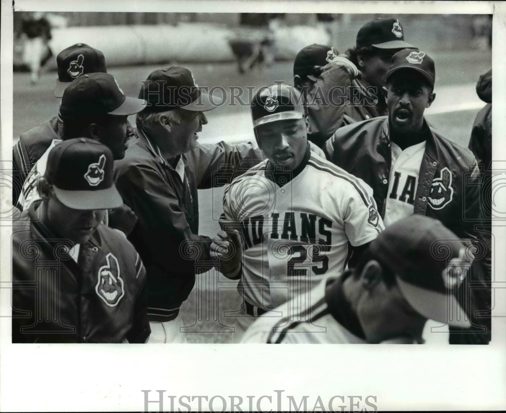 1989 Press Photo Dave Clark Being Congratulated for his Game Winning Home Run- Historic Images
