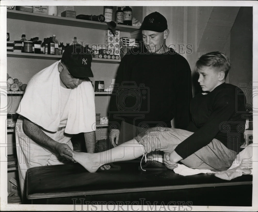 1946 Press Photo Coach Ray Flaherty-New York Yankees- Historic Images