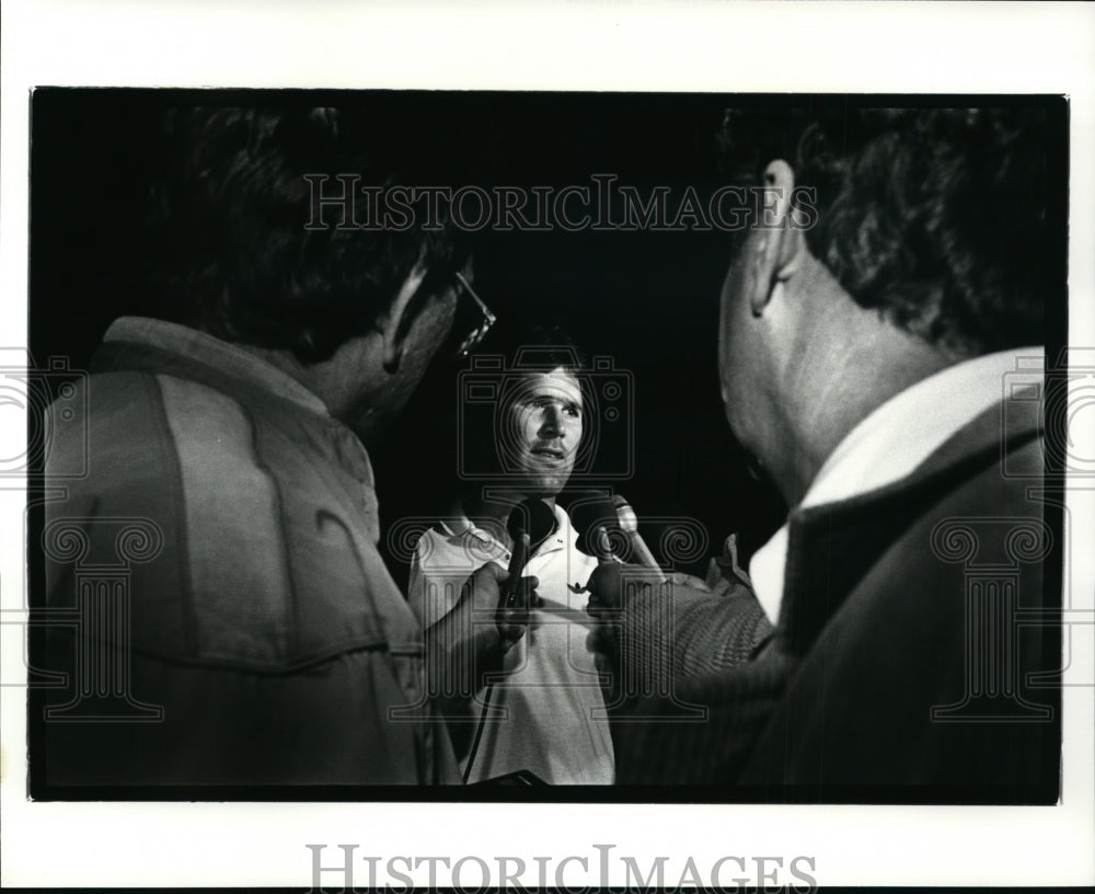 1987 Press Photo Mike Page, quarterback and player rep. of the Brown - cvb50522- Historic Images