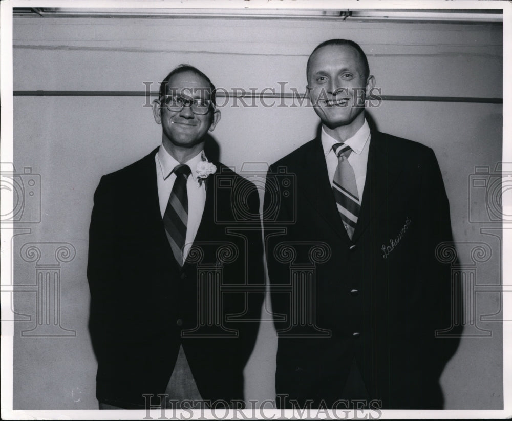 1970 Press Photo Frank Nixon and Ray Goodrich-Lakewood Cross Country coaches- Historic Images