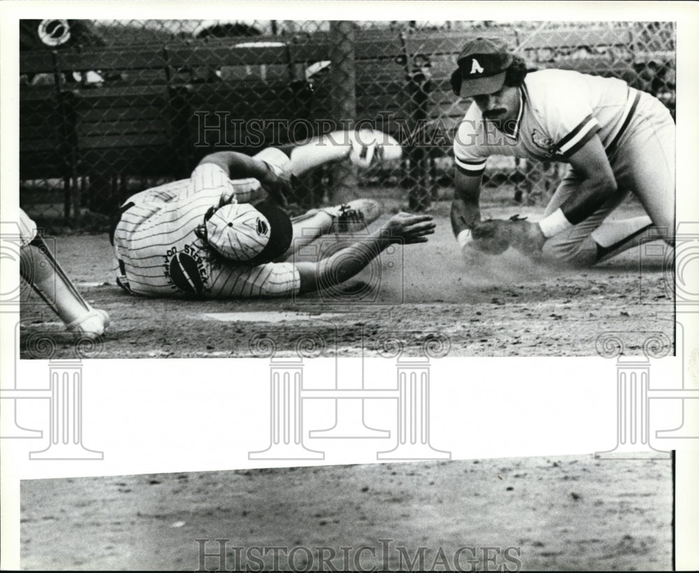 Press Photo Dave Miller scores from 2nd base A&#39;s catcher dropped the ball- Historic Images