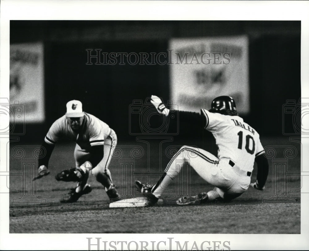 1986 Press Photo Indians Tabler Doubles in 4th Inning - cvb50637- Historic Images