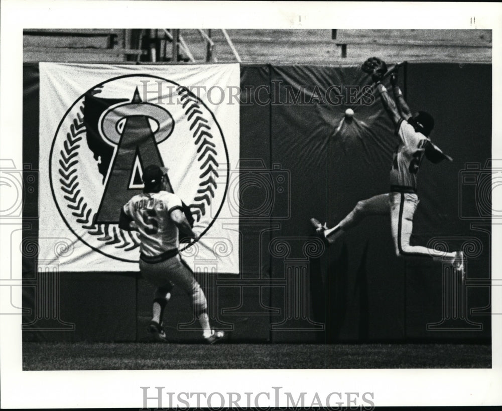 1986 Press Photo Gary Pettis, Brian Downing-baseball action - cvb50650- Historic Images