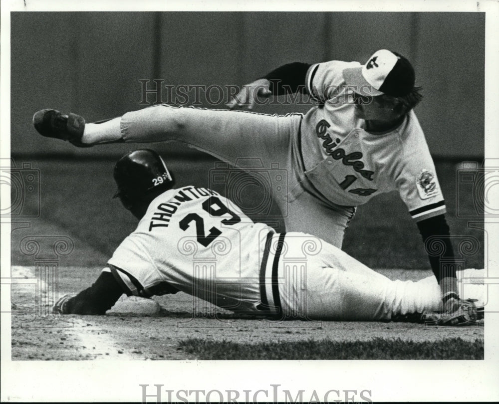 1984 Press Photo: Andy Thornton slides into third on a steal in the 8th inning- Historic Images