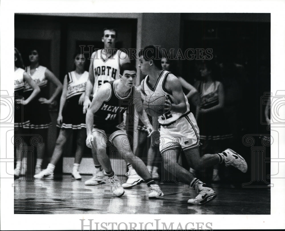 1991 Press Photo: No. 32, Eastlake North with the ball guarding is no 10