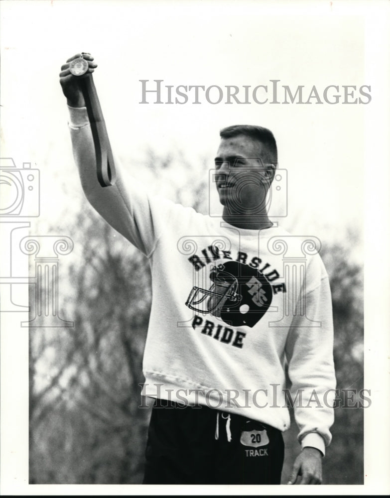 1990 Press Photo Russ Pernus, Painesville Riverside Track- High Hurdles Event- Historic Images
