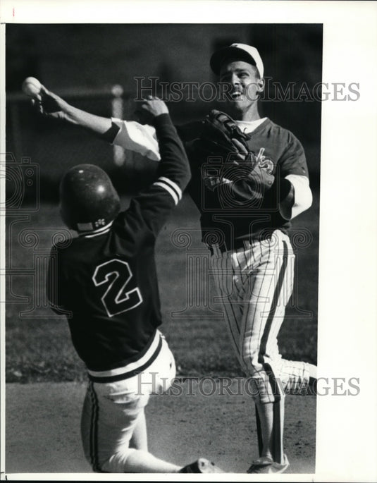 Press Photo Kevin Marquis Tries to Break Up a Double Play as Rob McKown Throws- Historic Images
